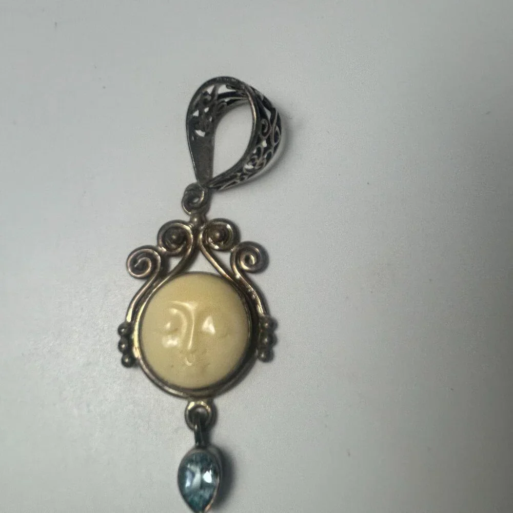 pendant - Picture 2 of 2